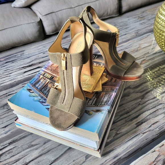 Michael Kors Berkeley Sandal - Picture 1 of 4